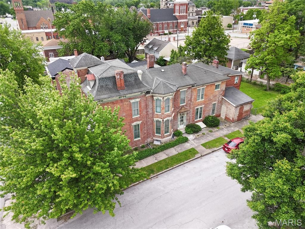 Photo of 221 N Fifth Street ST, Hannibal, MO 63401 (MLS # 26028895)