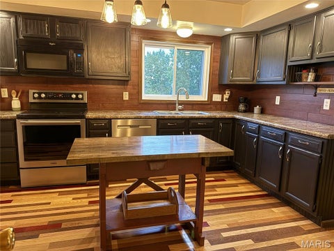 Tiny photo for 15510 Highway Nn, Bowling Green, MO 63334 (MLS # 26062057)