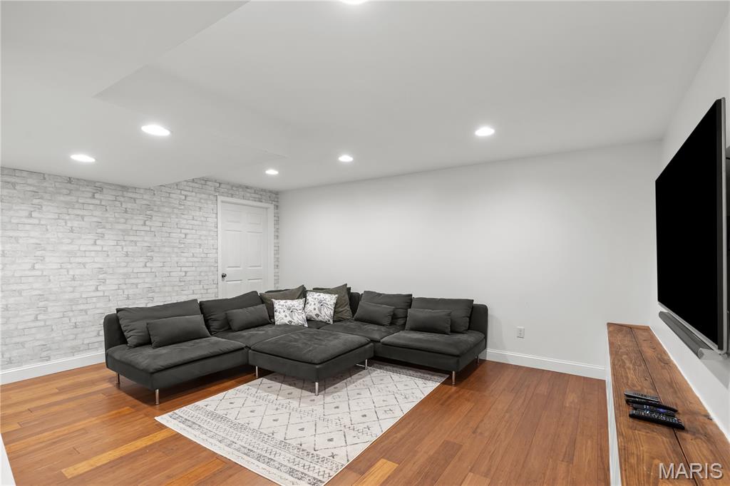 St Peters, Missouri 63376, United States, 4 Bedrooms Bedrooms, ,3 BathroomsBathrooms,Residential,Pending,180738