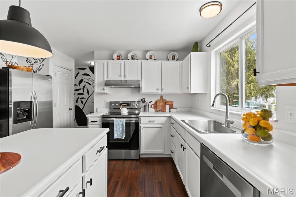 St Peters, Missouri 63376, United States, 4 Bedrooms Bedrooms, ,3 BathroomsBathrooms,Residential,Pending,180738