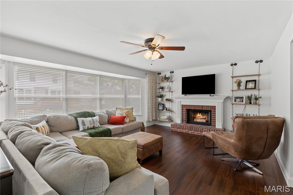 St Peters, Missouri 63376, United States, 4 Bedrooms Bedrooms, ,3 BathroomsBathrooms,Residential,Pending,180738