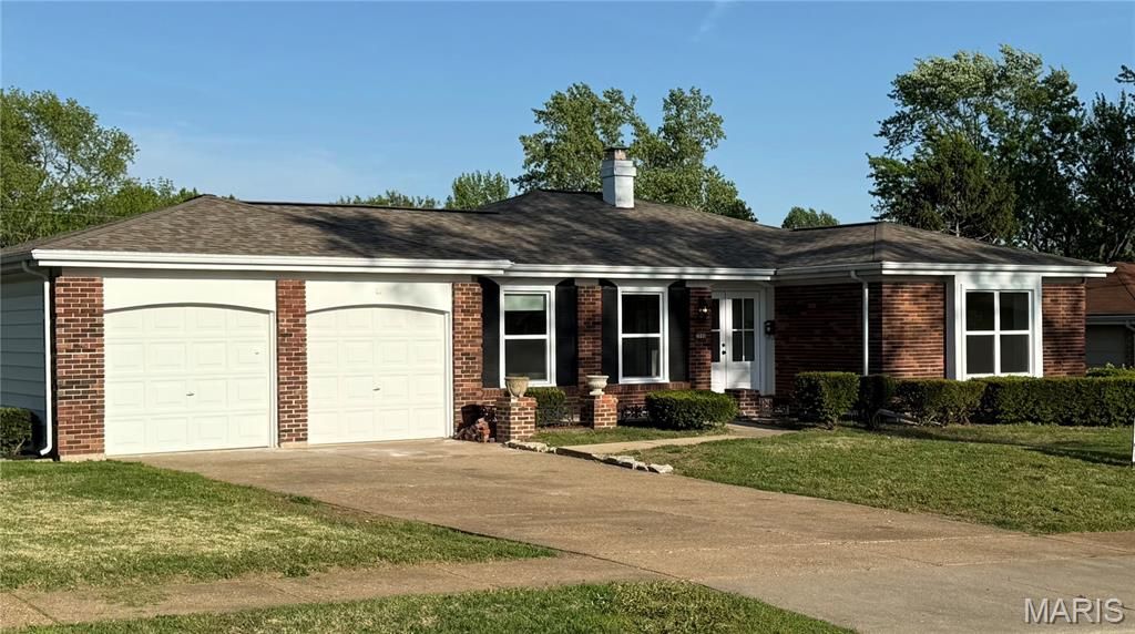 Photo of 2060 Aqueduct Drive, Florissant, MO 63033 (MLS # 26024094)