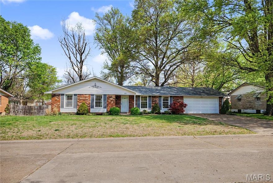 Super cute, Super clean and Super maintained are just a few words that describe this brick ranch on a quiet dead end street nestled on a shaded lot in the heart of Cape Girardeau.  Gleaming hardwood floors and tile on main level. (Seller says hardwood floors under carpet in living room)
Some finished area in the basement to include family room with bar area,  office space and lots of storage space.
Priced below appraisal!