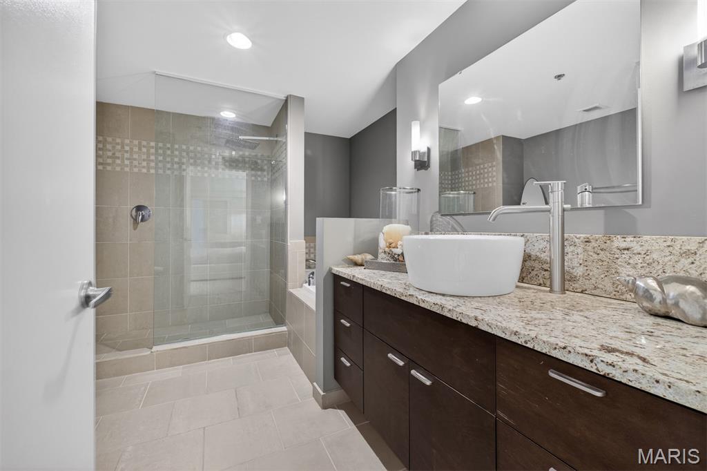 Syndicate Bldg Condos - Residential