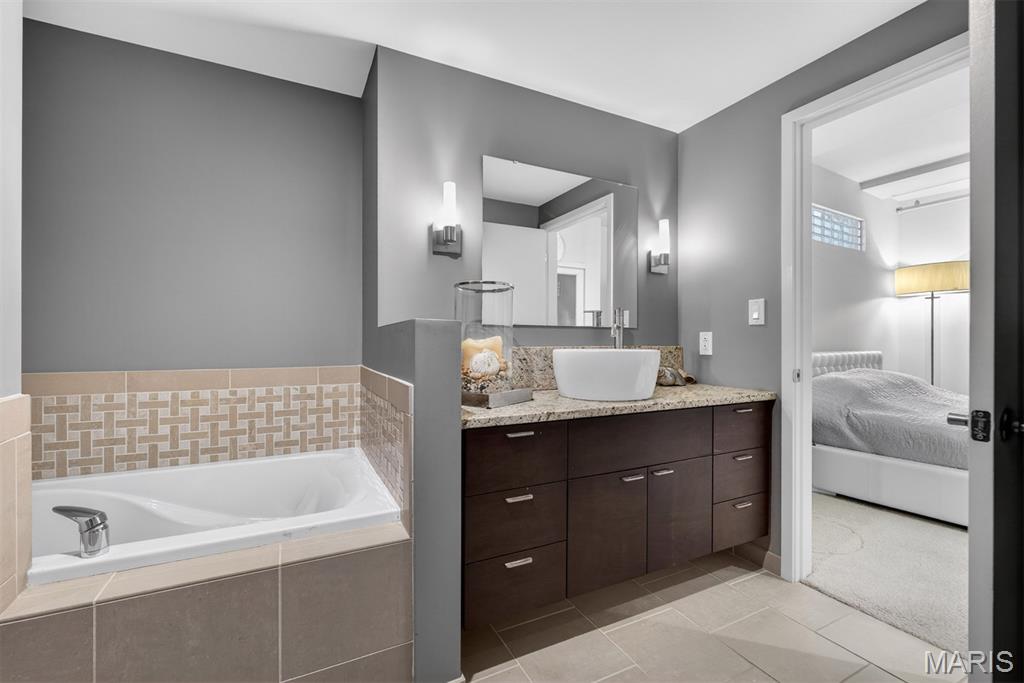 Syndicate Bldg Condos - Residential