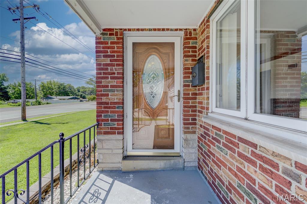 Photo of 8351 S Laclede Station Road, Unincorporated, MO 63123 (MLS # 26037594)