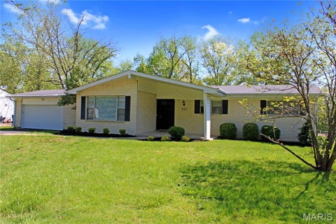Photo of 222 Pleasant Grove Avenue, Ballwin, MO 63011 (MLS # 26068045)