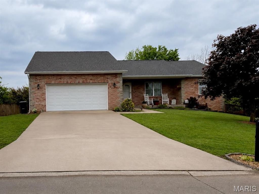 Photo of 308 Mark Avenue, Jackson, MO 63755 (MLS # 26032105)