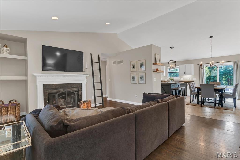 2140 Warwick Castle Drive