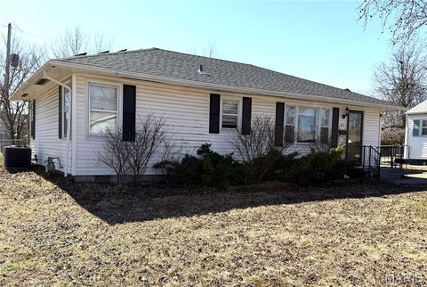 Photo of 940 Hazel Place, Mexico, MO 65265 (MLS # 26012031)