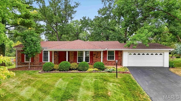 12109 LAKE CONSTANCE DR, SAINT LOUIS, MO 63146 - Image 6a900b2b3be5014b2db9f8e2ca53d42e/1127035857