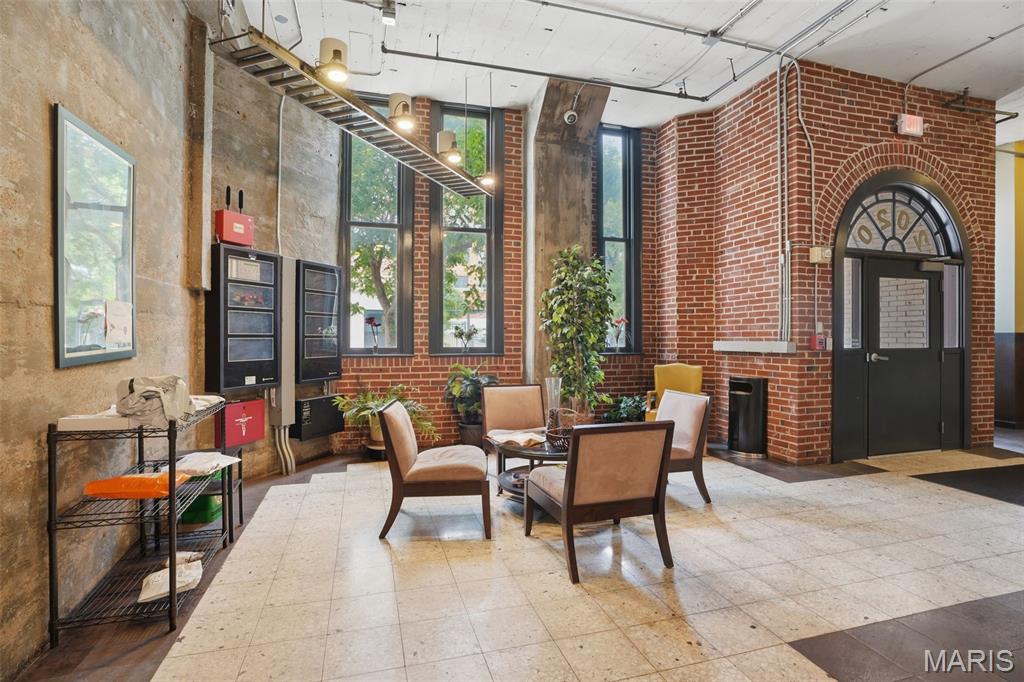 Lofts/2020 Washington - Residential