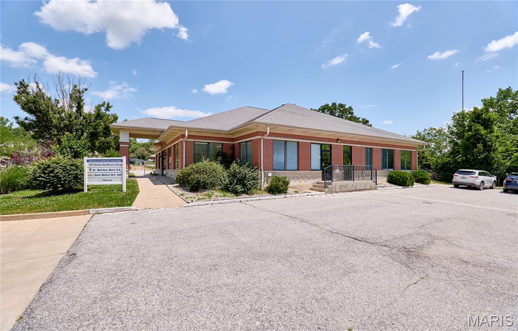 1002 Peruque Crossing Court