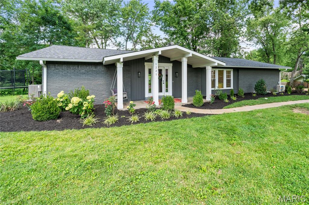 1221 Warson Pines Drive