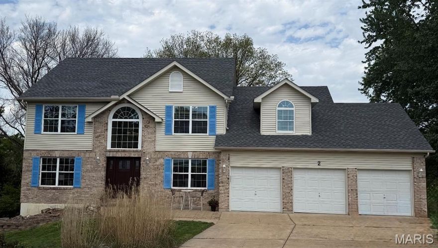 Gorgeous 3,000+ sq ft, 5-bedroom, 4.5-bath home with a finished lower level, nestled on a level 1/2 acre cul-de-sac lot in desirable Imperial Hills. The kitchen features a stone backsplash, double oven, and a dedicated alcove for a second refrigerator/freezer. The main level showcases arched doorways, a statement fireplace, abundant windows, ceramic tile, laundry, and a convenient powder room. A dramatic 2-story foyer opens to a spacious 19’ x 14’ 2nd floor primary suite with a private sitting room/study, separate closet, and an expansive walk-in closet. The ensuite bath offers double vanities, a soaking tub, and a separate shower with pocket door. Two of the bedrooms share a dual bathroom with separate vanities.
The finished lower level includes a media room and a 16’ x 12’ in-law suite, providing ideal space for guests or multigenerational living.
Additional highlights include a 3-car insulated garage with 26’ deep bays, architectural shingles, dual 200-amp electrical service, a spacious backyard with scenic views, and multiple living areas designed for both comfort and entertaining.