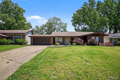 Photo of 7430 Sir Lords Lane, Hazelwood, MO 63042 (MLS # 26029771)