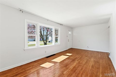 Tiny photo for 613 Jasmin Drive, Kirkwood, MO 63122 (MLS # 26014131)