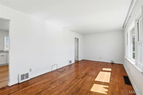 Tiny photo for 613 Jasmin Drive, Kirkwood, MO 63122 (MLS # 26014131)