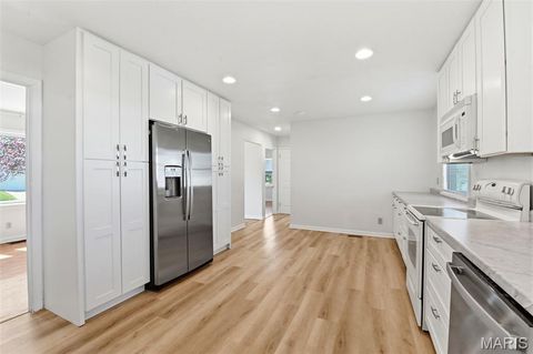 Tiny photo for 613 Jasmin Drive, Kirkwood, MO 63122 (MLS # 26014131)