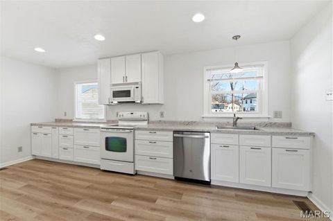 Tiny photo for 613 Jasmin Drive, Kirkwood, MO 63122 (MLS # 26014131)