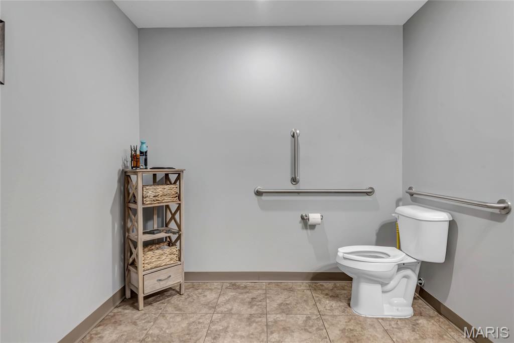 City/St Charles - Commercial Lease