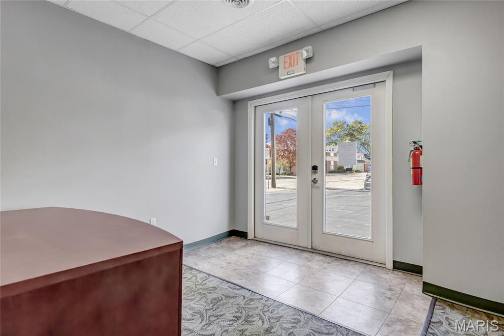 City/St Charles - Commercial Lease