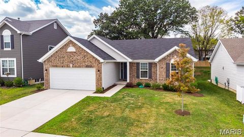 Photo of 811 Crestwood Court, OFallon, MO 63366 (MLS # 26048309)