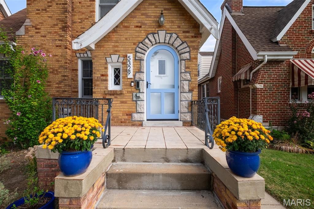 Photo of 5329 Tholozan Avenue, St Louis, MO 63109 (MLS # 25072899)