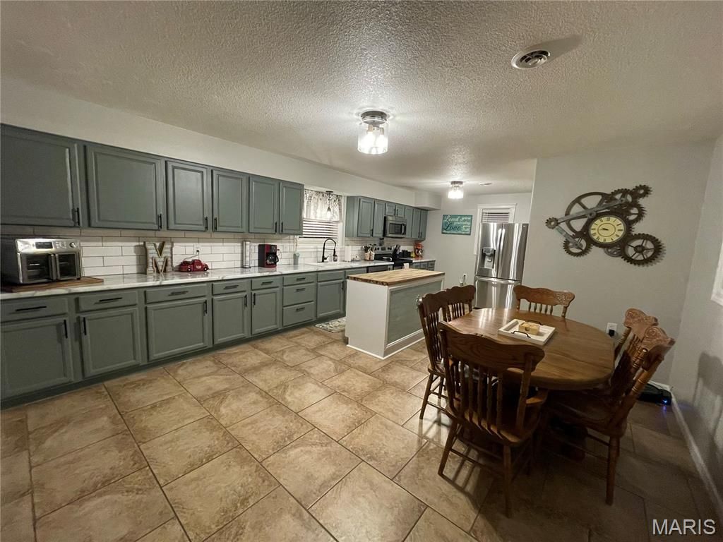 Photo of 1704 State Highway Hh, Sikeston, MO 63801 (MLS # 26002222)