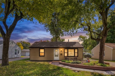 Photo of 27 McNulty Drive, Florissant, MO 63031 (MLS # 26068972)