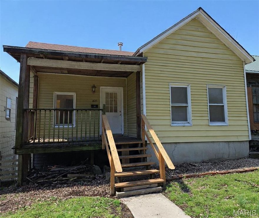 Don't miss out on this newly remodeled 1000+SQFT 2 Bed & 1 Bath cozy bungalow snuggled in the heart of Hannibal!!! Just minutes from downtown Hannibal which features shops and playgrounds!!!
This property features a back yard, deck, off street alley parking, and more!!! All New appliances as listed: fridge, range, dishwasher, washer, dryer, AC unit, & water heater which are included in sale of property!!!
Don't miss out and Schedule your showing today!!!