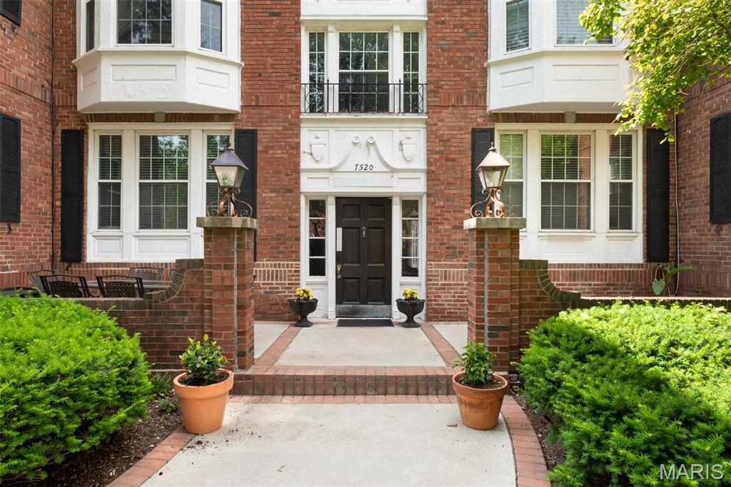 7520 Oxford Drive 1E