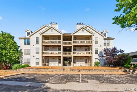 Photo of 1445 Whispering Creek Drive #J, Ballwin, MO 63021 (MLS # 26025261)