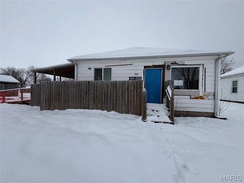 Photo of 120 Gillespie, Wilsonville, IL 62093 (MLS # 25081767)