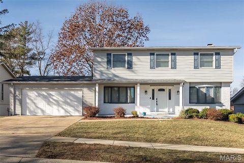 Photo of 2285 Hill House Road, Chesterfield, MO 63017 (MLS # 26000266)