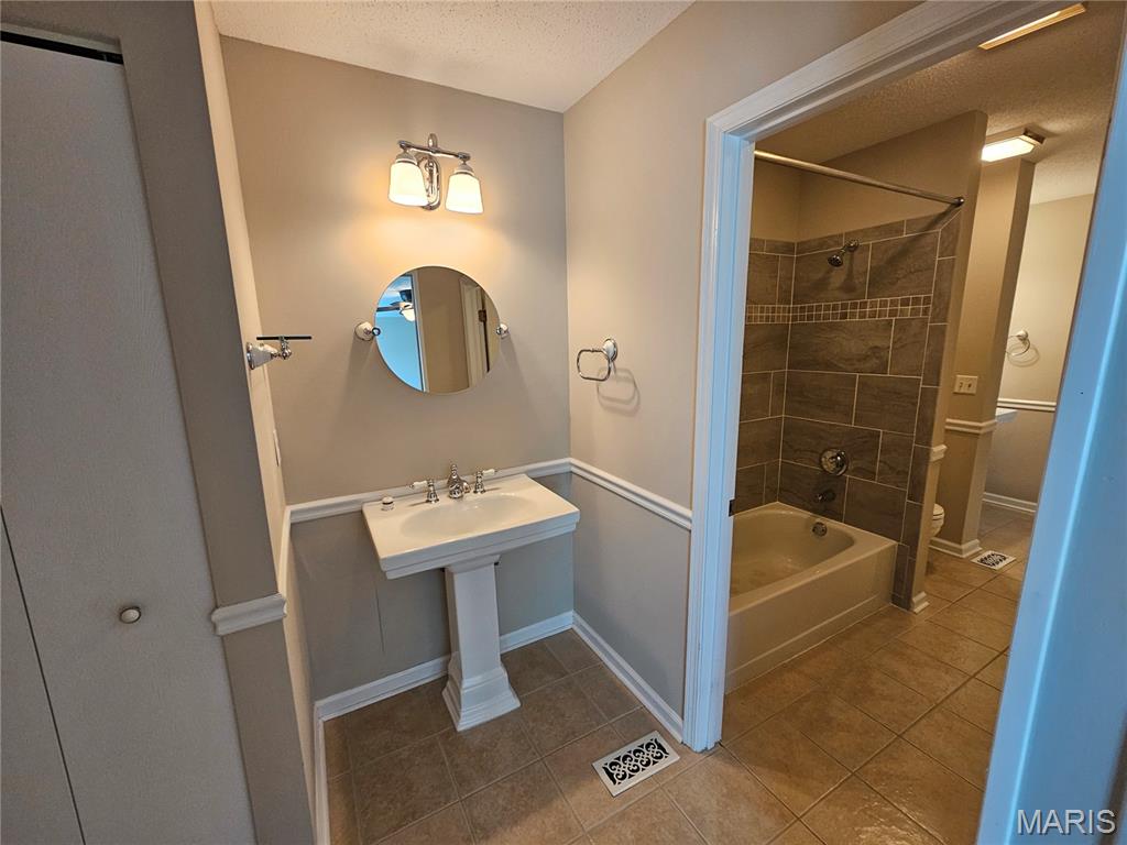 Sandalwood Creek Condo Ph One-A - Residential Lease