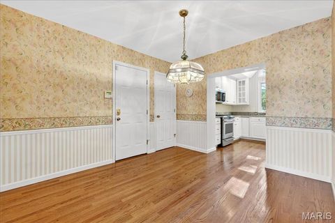 Tiny photo for 646 Hollywood Place, Webster Groves, MO 63119 (MLS # 25074325)