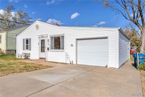 Photo of 9569 Pagewood Avenue, St Louis, MO 63114 (MLS # 25080058)