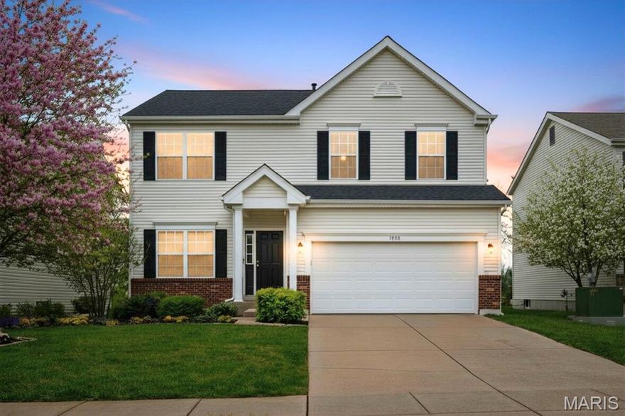 Welcome to 1020 Ashfield in O’Fallon — Move-in ready home located in the highly sought-after Fort Zumwalt School District. Proudly owned by the original owners, this spacious two-story delivers the flexible living space today’s buyers are searching for. The main level offers an open, functional floor plan designed for both everyday living and effortless entertaining. Upstairs, you’ll find four generously sized bedrooms, a versatile loft ideal for a home office, playroom, or second family room, and the convenience of second-floor laundry. The finished lower level with a half bath expands your living space even further — perfect for a rec room, home gym, media room, or hobby space.
Enjoy neighborhood amenities including a community pool, plus easy access to shopping, dining, parks, and major highways for added convenience. If you’ve been looking for space, location, and true pride of ownership — this one checks all the boxes.