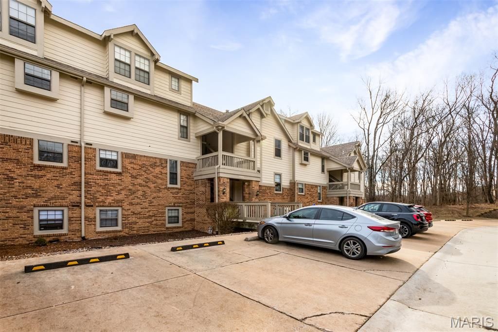 Photo of 12975 Bryce Canyon Drive #F, Maryland Heights, MO 63043 (MLS # 26028965)
