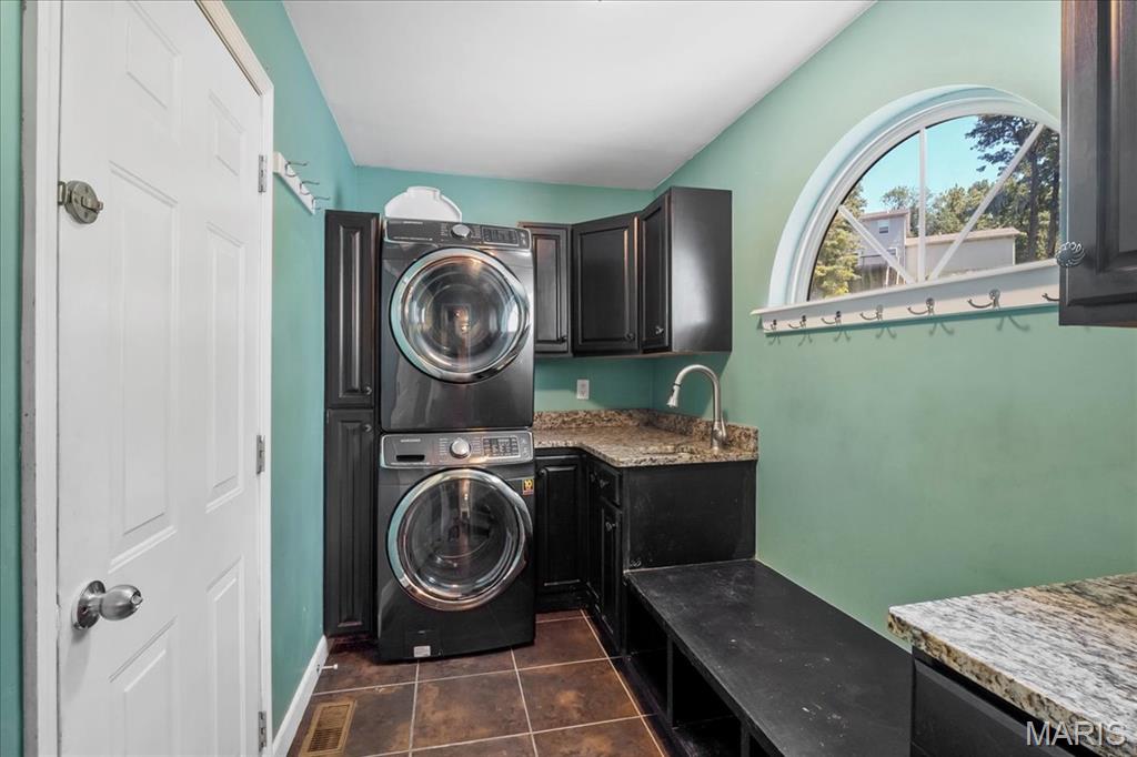 St Louis, Missouri 63128, United States, 4 Bedrooms Bedrooms, ,4 BathroomsBathrooms,Residential,Active,157703