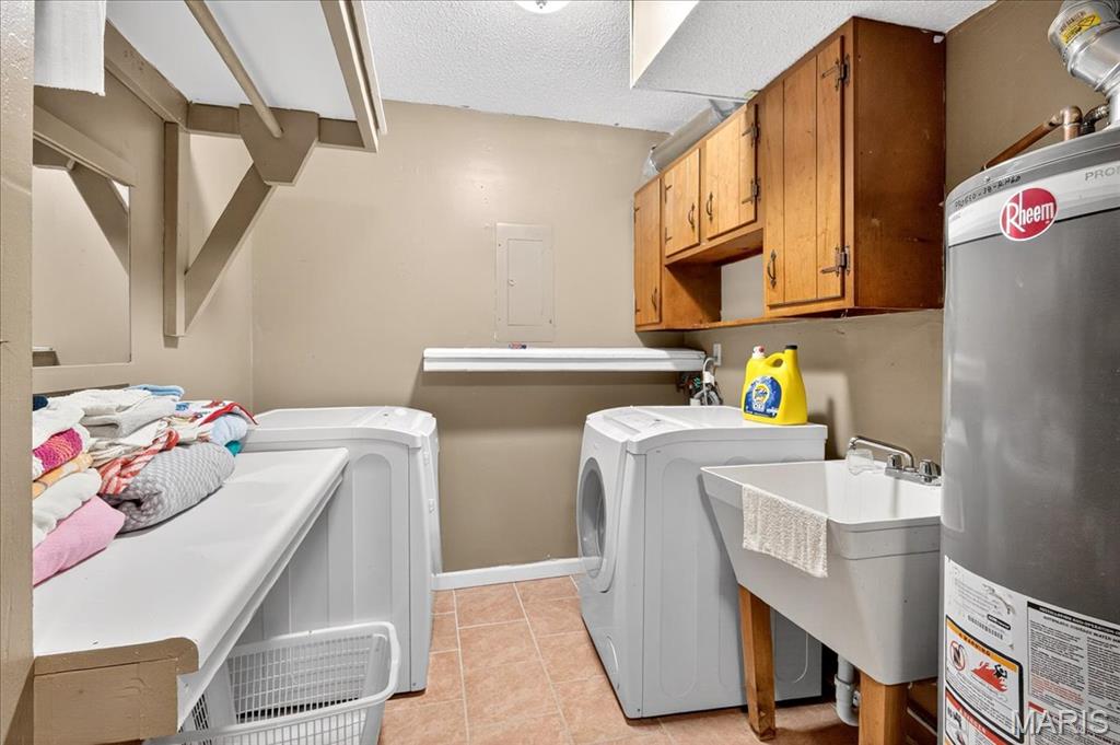 Maryland Heights, Missouri 63043, United States, 5 Bedrooms Bedrooms, ,3 BathroomsBathrooms,Residential,Active,227812