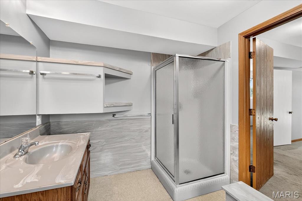 Maryland Heights, Missouri 63043, United States, 5 Bedrooms Bedrooms, ,3 BathroomsBathrooms,Residential,Active,227812