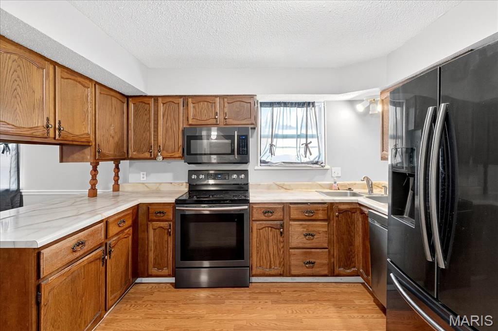 Maryland Heights, Missouri 63043, United States, 5 Bedrooms Bedrooms, ,3 BathroomsBathrooms,Residential,Active,227812