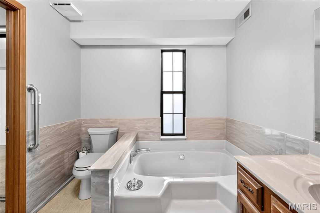 Maryland Heights, Missouri 63043, United States, 5 Bedrooms Bedrooms, ,3 BathroomsBathrooms,Residential,Active,227812