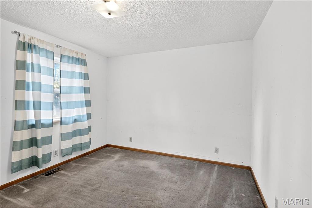 Maryland Heights, Missouri 63043, United States, 5 Bedrooms Bedrooms, ,3 BathroomsBathrooms,Residential,Active,227812