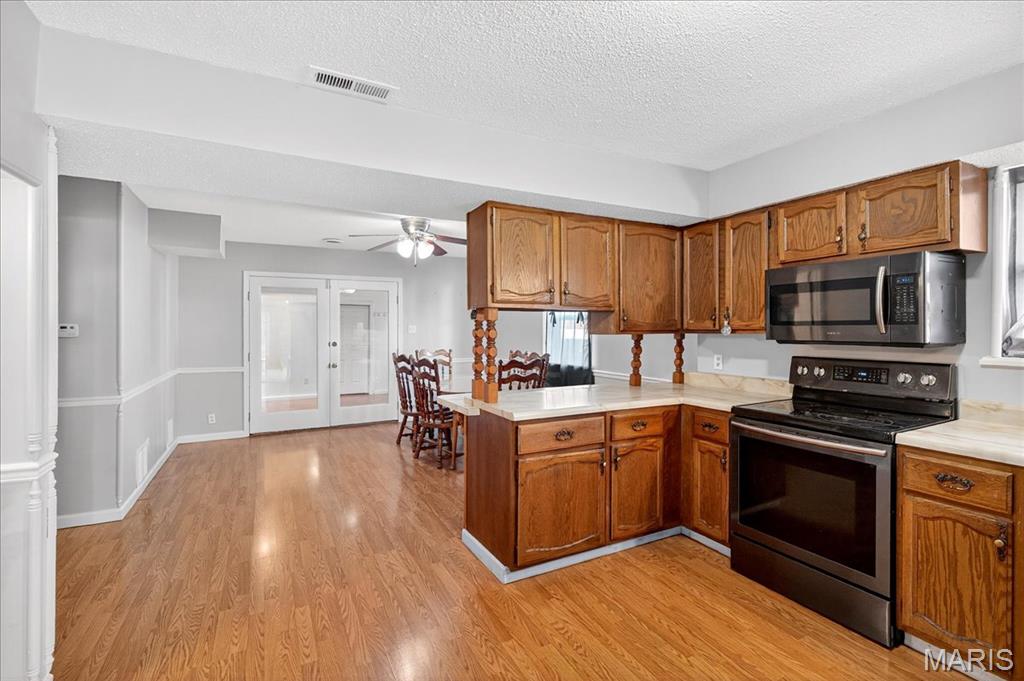 Maryland Heights, Missouri 63043, United States, 5 Bedrooms Bedrooms, ,3 BathroomsBathrooms,Residential,Active,227812