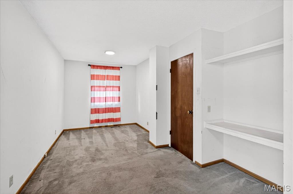 Maryland Heights, Missouri 63043, United States, 5 Bedrooms Bedrooms, ,3 BathroomsBathrooms,Residential,Active,227812