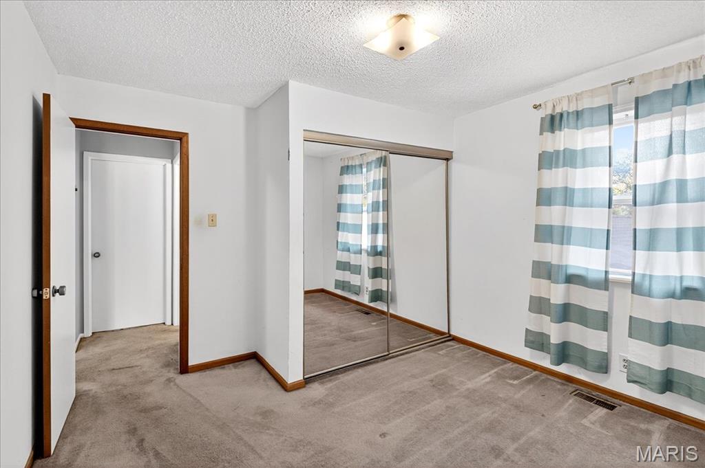 Maryland Heights, Missouri 63043, United States, 5 Bedrooms Bedrooms, ,3 BathroomsBathrooms,Residential,Active,227812