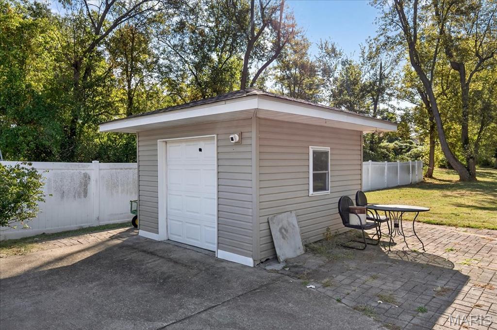 Maryland Heights, Missouri 63043, United States, 5 Bedrooms Bedrooms, ,3 BathroomsBathrooms,Residential,Active,227812